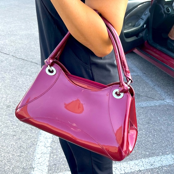 RED BEIJO HAND BAG - Picture 2 of 3